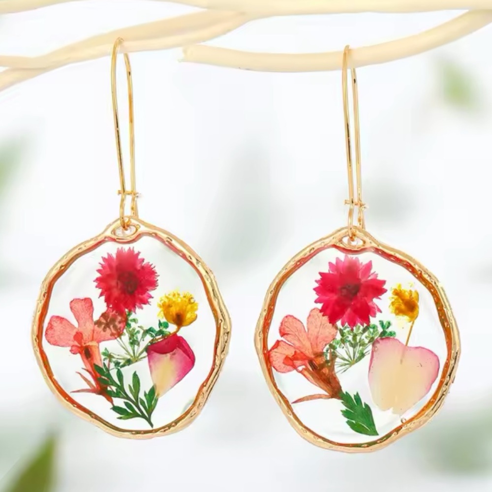Earrings with natural flowers